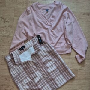 Pink V-Neck Women's Sweater w Skirt